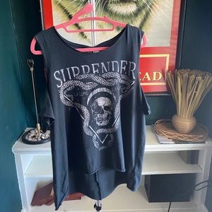 Off the shoulder tee